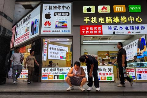 Direct competition? A smartphone and computer repair shop offering services for brands like Apple, Huawei, Xiaomi, and Oppo in in Shenzhen, China (Cheng Xin/Getty Images)