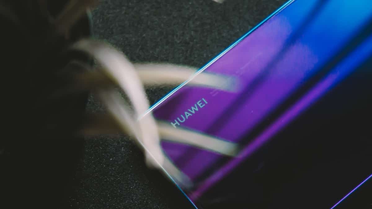 Concern about foreign government investment in infrastructure assets was present in 2018 when the Australian government banned Chinese telecommunications company Huawei from development of Australia’s 5G network (Mark Chan/Unsplash)