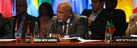 The Grand Chief of PNG, Somare, bids farewell