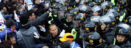 Tense times for South Korea, the shrimp surrounded by whales